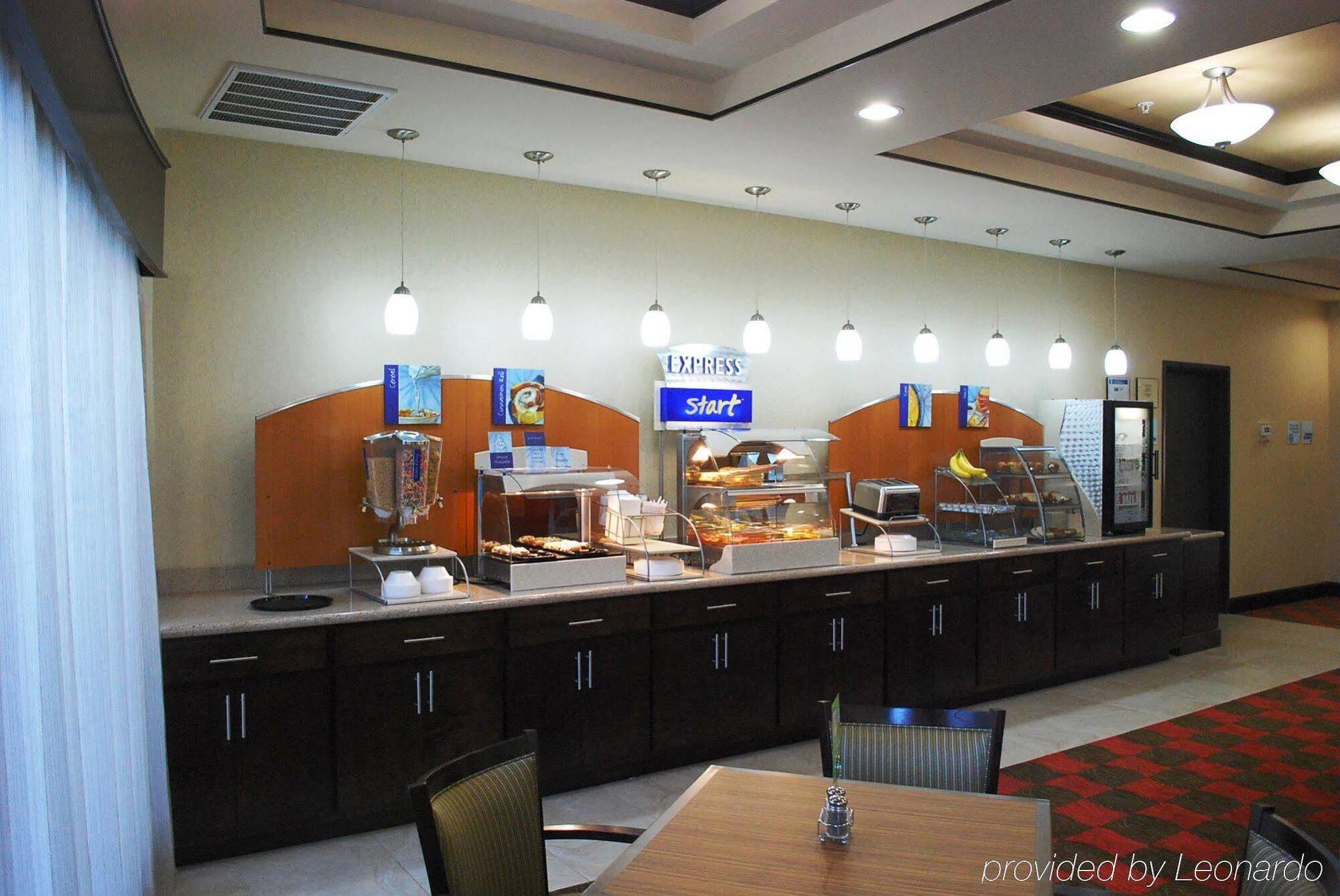 Holiday Inn Express & Suites Houston South - Near Pearland By Ihg Экстерьер фото
